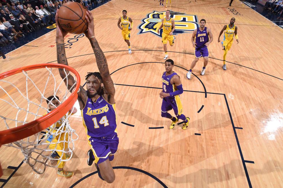 年轻前锋的 年轻前锋的