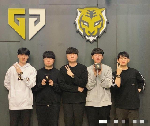 深入地了解 深入地了解