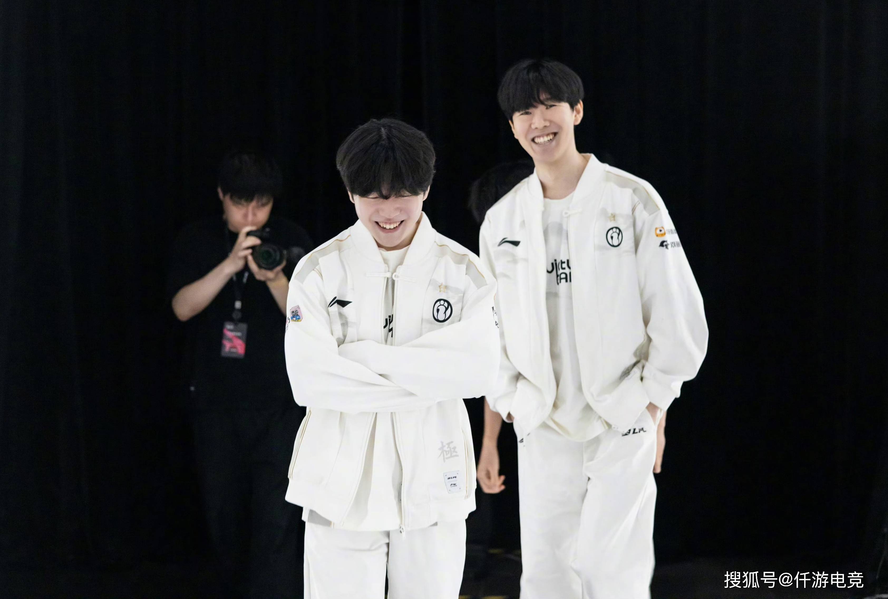 前与每位队 前与每位队