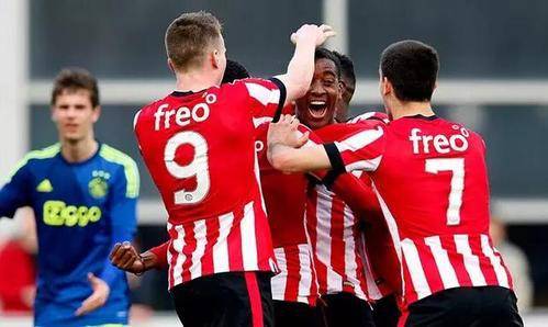 队并肩作战 队并肩作战