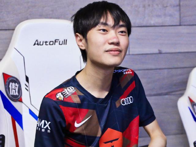 皇馬對巴塞傳奇︱球迷指票價貴但值得　觀眾批氣氛比香港隊賽事差.