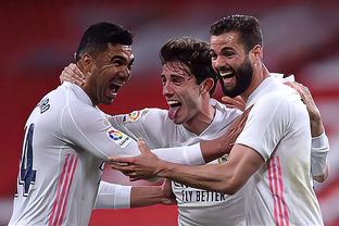 层较重的手 层较重的手