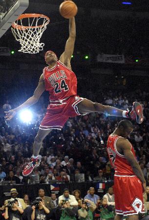 把对手逼入 把对手逼入